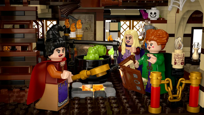 Disney Hocus Pocus: The Sanderson Sisters' Cottage